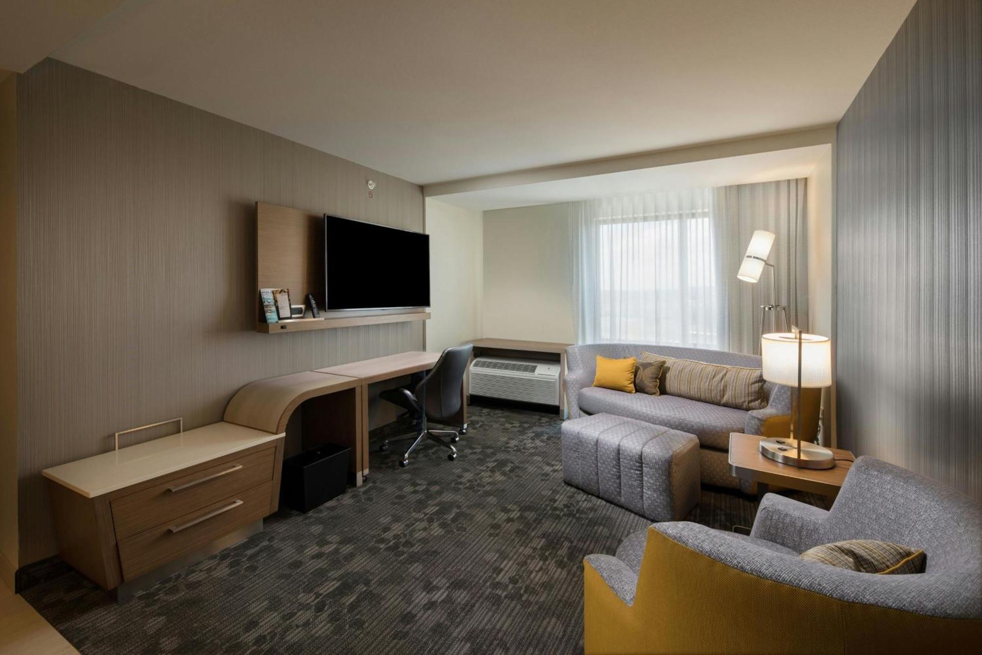 คอร์ตยาร์ด รัสเซลวิลล์ Hotel รัสเซลล์วิลล์ ภายนอก รูปภาพ
