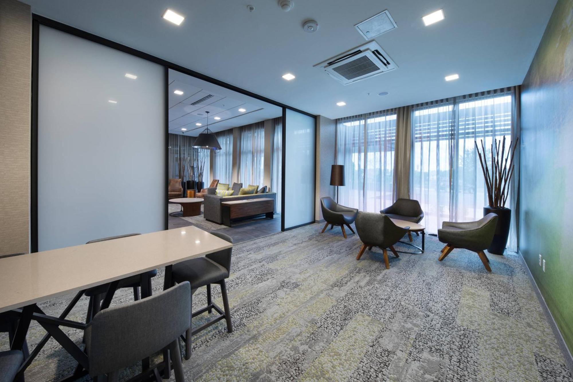 คอร์ตยาร์ด รัสเซลวิลล์ Hotel รัสเซลล์วิลล์ ภายนอก รูปภาพ