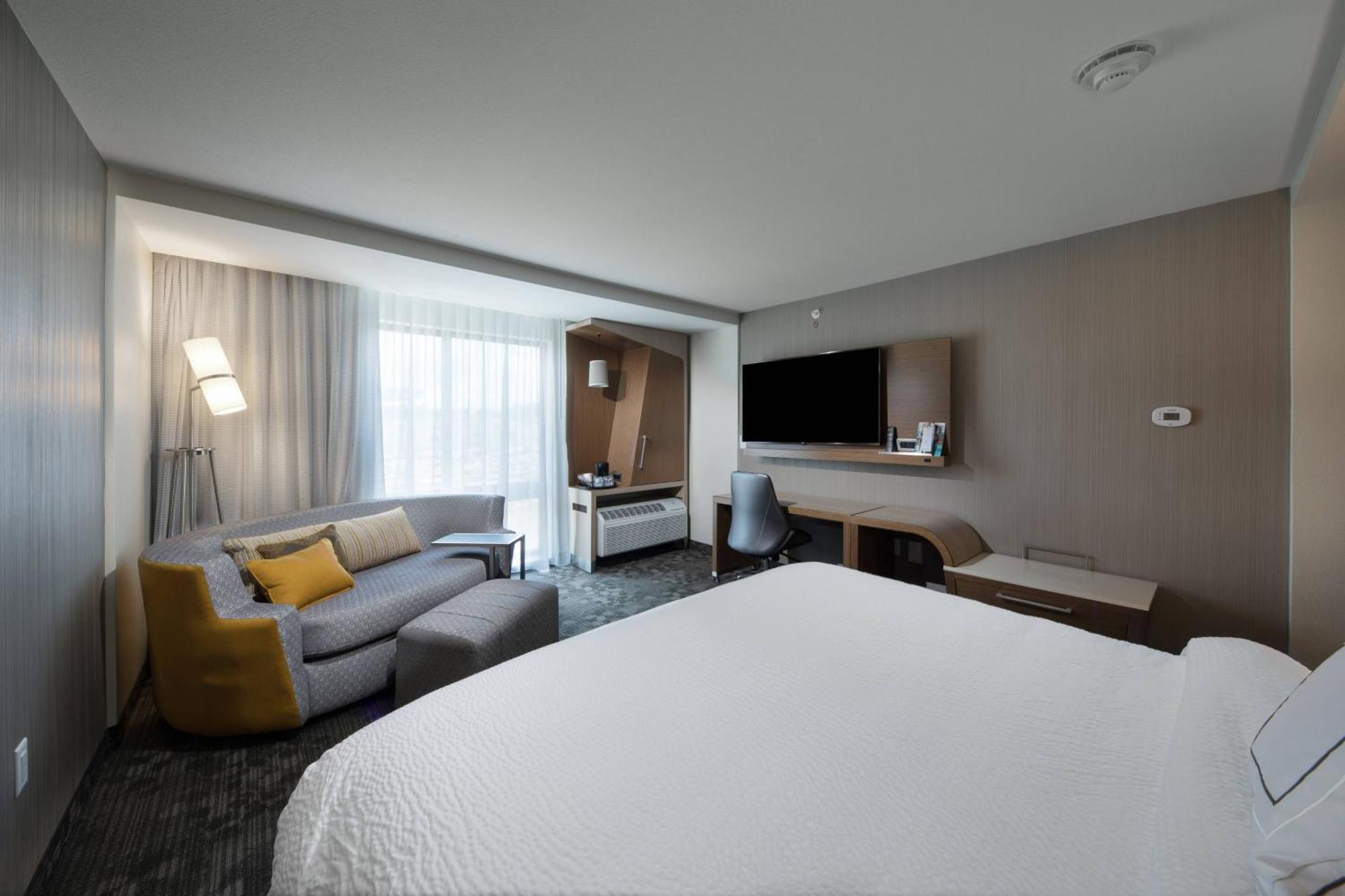 คอร์ตยาร์ด รัสเซลวิลล์ Hotel รัสเซลล์วิลล์ ภายนอก รูปภาพ